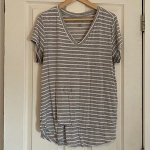 Latched Mama Printed V-Neck Boyfriend Nursing Tee